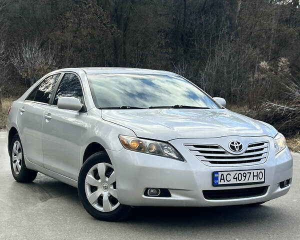 Сірий Тойота Камрі, об'ємом двигуна 2.4 л та пробігом 191 тис. км за 8300 $, фото 1 на Automoto.ua