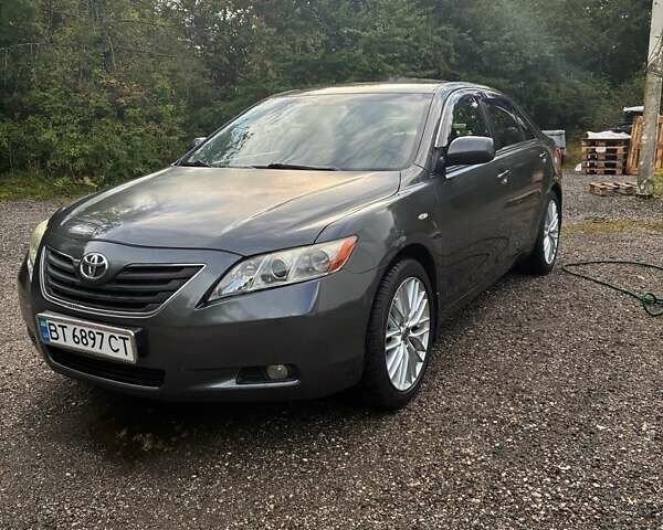 Сірий Тойота Камрі, об'ємом двигуна 2.36 л та пробігом 274 тис. км за 7689 $, фото 1 на Automoto.ua