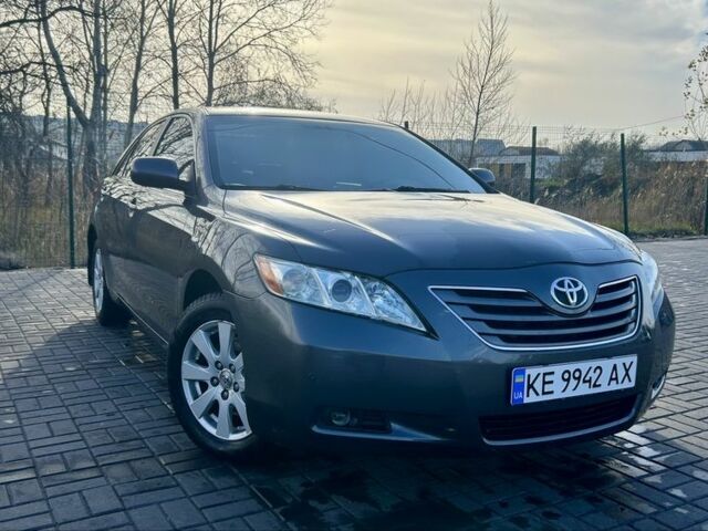 Сірий Тойота Камрі, об'ємом двигуна 3.5 л та пробігом 370 тис. км за 9999 $, фото 1 на Automoto.ua