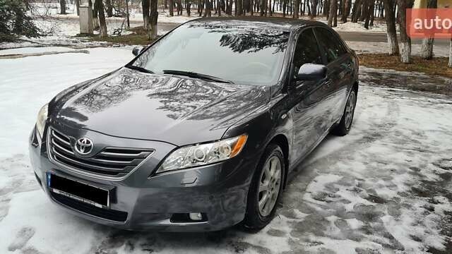 Сірий Тойота Камрі, об'ємом двигуна 3.5 л та пробігом 188 тис. км за 8950 $, фото 1 на Automoto.ua