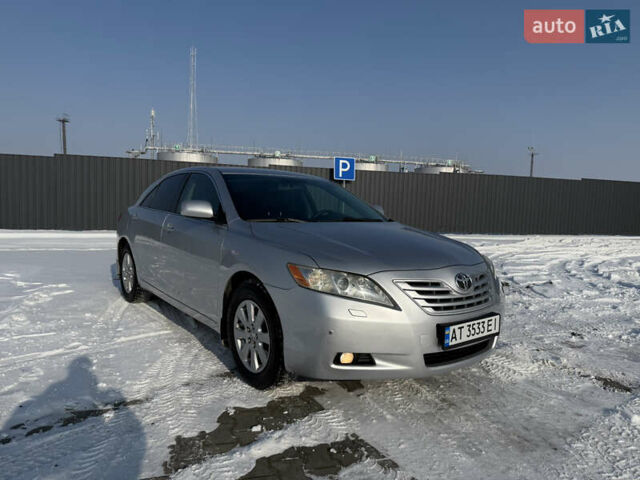 Серый Тойота Камри, объемом двигателя 3.46 л и пробегом 324 тыс. км за 8200 $, фото 1 на Automoto.ua