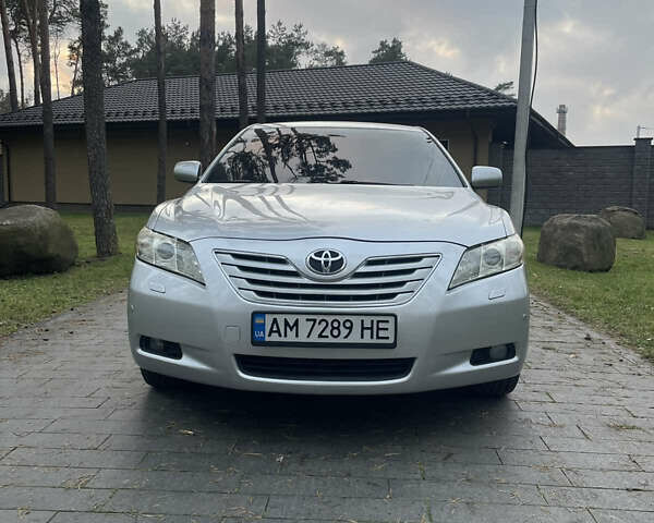 Серый Тойота Камри, объемом двигателя 2.36 л и пробегом 249 тыс. км за 8400 $, фото 1 на Automoto.ua