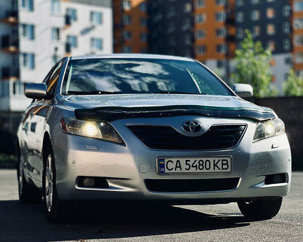 Серый Тойота Камри, объемом двигателя 2.36 л и пробегом 220 тыс. км за 8700 $, фото 1 на Automoto.ua