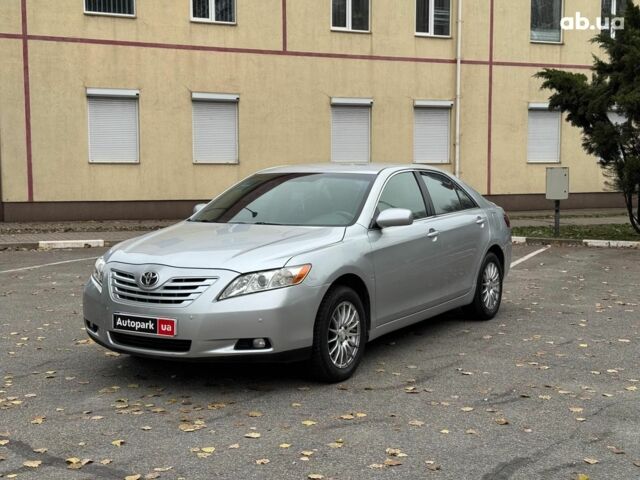 Серый Тойота Камри, объемом двигателя 2.4 л и пробегом 225 тыс. км за 7490 $, фото 1 на Automoto.ua