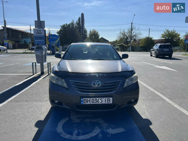 Серый Тойота Камри, объемом двигателя 2.36 л и пробегом 230 тыс. км за 6000 $, фото 1 на Automoto.ua