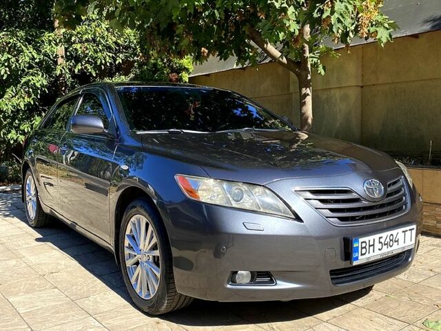 Сірий Тойота Камрі, об'ємом двигуна 2.4 л та пробігом 210 тис. км за 9000 $, фото 1 на Automoto.ua