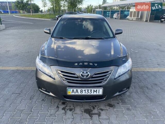 Серый Тойота Камри, объемом двигателя 2.36 л и пробегом 377 тыс. км за 7500 $, фото 1 на Automoto.ua