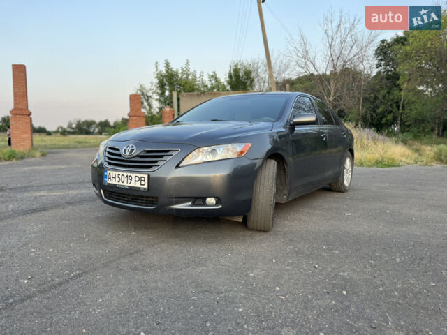 Сірий Тойота Камрі, об'ємом двигуна 3.46 л та пробігом 210 тис. км за 8700 $, фото 1 на Automoto.ua