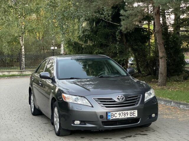 Сірий Тойота Камрі, об'ємом двигуна 2.4 л та пробігом 306 тис. км за 6300 $, фото 1 на Automoto.ua