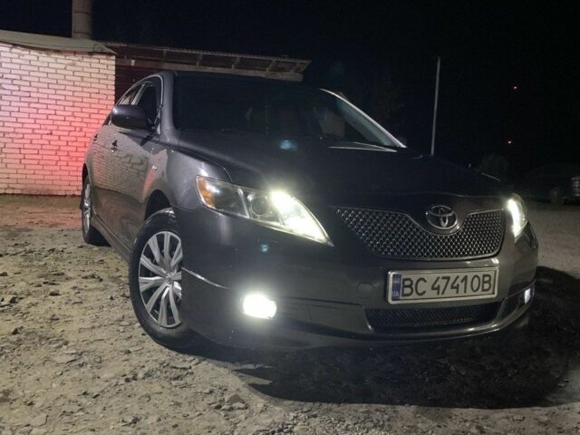 Серый Тойота Камри, объемом двигателя 3.5 л и пробегом 340 тыс. км за 7800 $, фото 1 на Automoto.ua