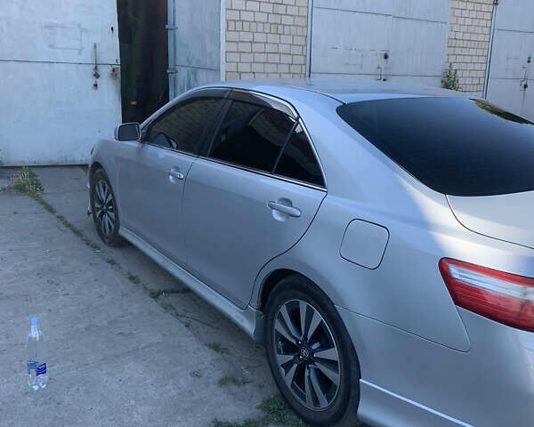 Сірий Тойота Камрі, об'ємом двигуна 2.36 л та пробігом 230 тис. км за 8500 $, фото 1 на Automoto.ua