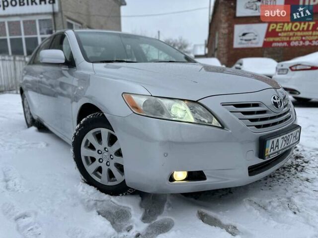 Сірий Тойота Камрі, об'ємом двигуна 2.4 л та пробігом 241 тис. км за 7000 $, фото 1 на Automoto.ua