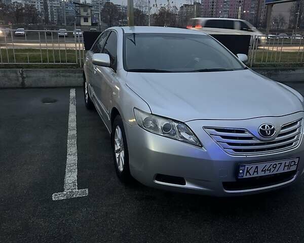 Серый Тойота Камри, объемом двигателя 2.36 л и пробегом 180 тыс. км за 9200 $, фото 1 на Automoto.ua