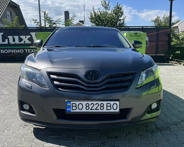 Сірий Тойота Камрі, об'ємом двигуна 2.36 л та пробігом 187 тис. км за 10500 $, фото 1 на Automoto.ua