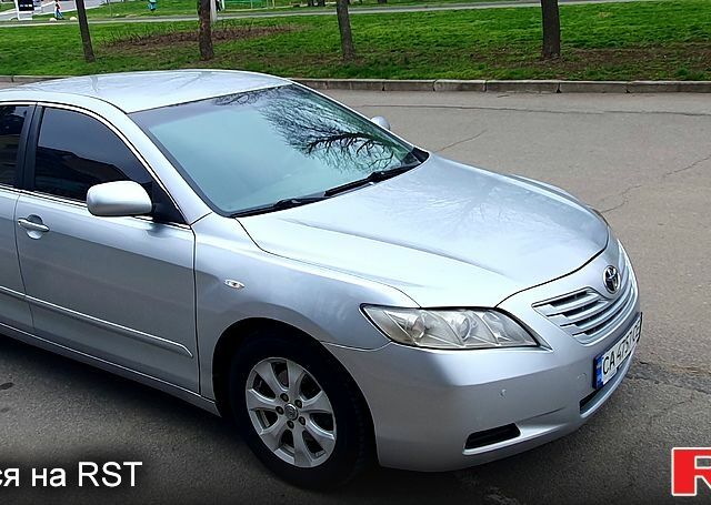 Серый Тойота Камри, объемом двигателя 2.4 л и пробегом 228 тыс. км за 6800 $, фото 1 на Automoto.ua