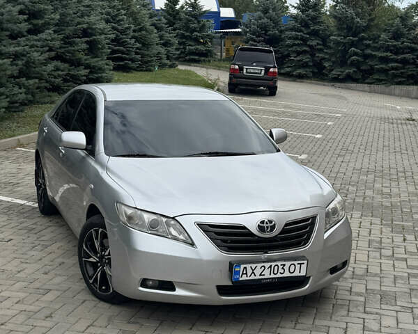 Серый Тойота Камри, объемом двигателя 3.5 л и пробегом 297 тыс. км за 7600 $, фото 1 на Automoto.ua