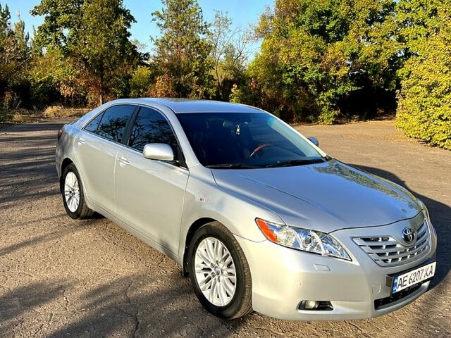 Серый Тойота Камри, объемом двигателя 3.5 л и пробегом 315 тыс. км за 11500 $, фото 1 на Automoto.ua