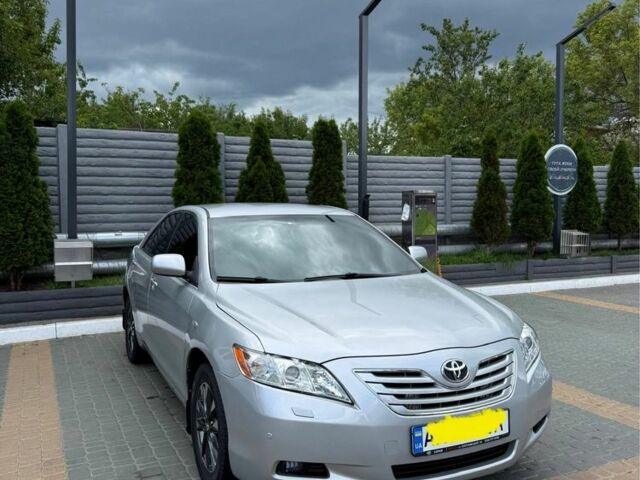Серый Тойота Камри, объемом двигателя 2.4 л и пробегом 120 тыс. км за 8500 $, фото 1 на Automoto.ua