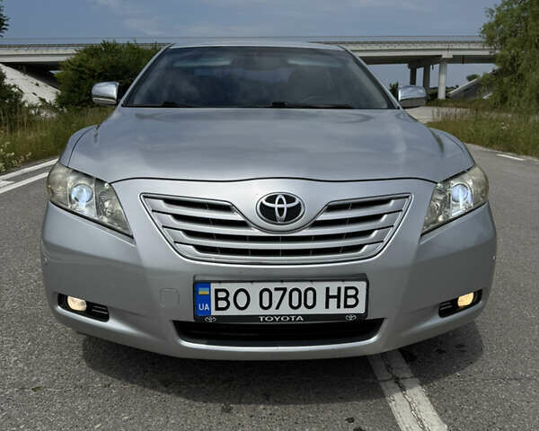 Серый Тойота Камри, объемом двигателя 2.36 л и пробегом 308 тыс. км за 7500 $, фото 1 на Automoto.ua