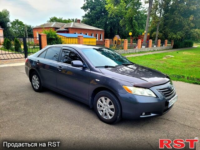 Серый Тойота Камри, объемом двигателя 2.4 л и пробегом 243 тыс. км за 9500 $, фото 1 на Automoto.ua