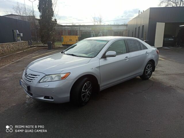 Серый Тойота Камри, объемом двигателя 2.4 л и пробегом 250 тыс. км за 8980 $, фото 1 на Automoto.ua