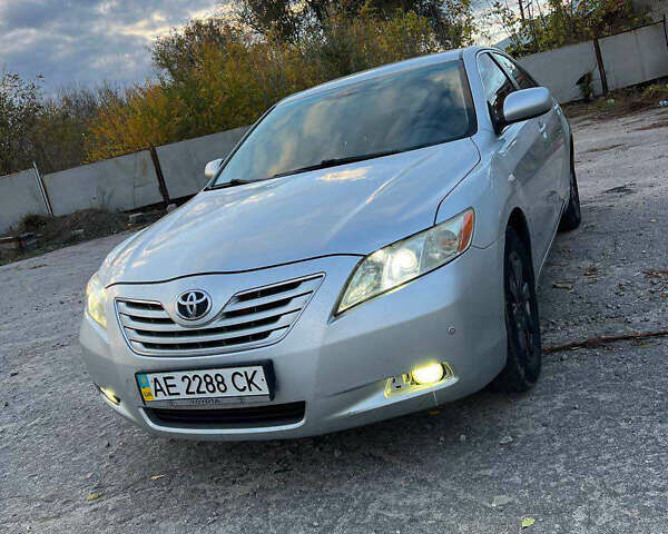 Серый Тойота Камри, объемом двигателя 2.36 л и пробегом 334 тыс. км за 5999 $, фото 1 на Automoto.ua