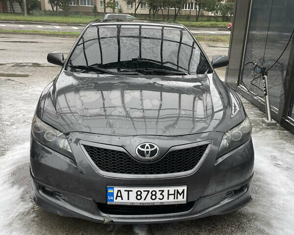 Серый Тойота Камри, объемом двигателя 2.4 л и пробегом 263 тыс. км за 6000 $, фото 1 на Automoto.ua