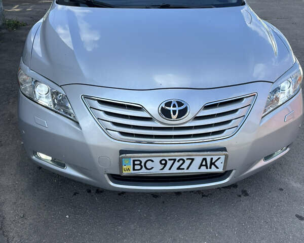 Сірий Тойота Камрі, об'ємом двигуна 2.4 л та пробігом 192 тис. км за 9500 $, фото 1 на Automoto.ua