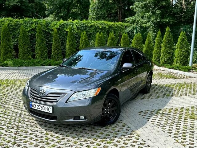 Сірий Тойота Камрі, об'ємом двигуна 2.4 л та пробігом 281 тис. км за 6300 $, фото 1 на Automoto.ua