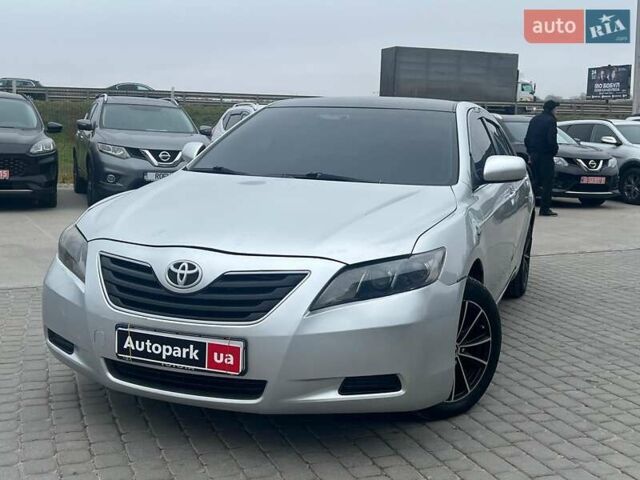 Серый Тойота Камри, объемом двигателя 2.4 л и пробегом 320 тыс. км за 5990 $, фото 1 на Automoto.ua