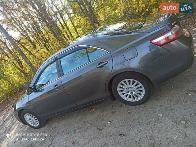 Серый Тойота Камри, объемом двигателя 2.4 л и пробегом 360 тыс. км за 7500 $, фото 1 на Automoto.ua