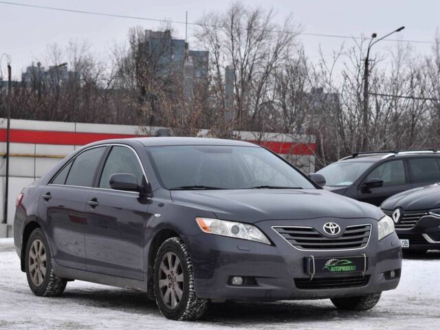 Серый Тойота Камри, объемом двигателя 2.4 л и пробегом 182 тыс. км за 8450 $, фото 1 на Automoto.ua