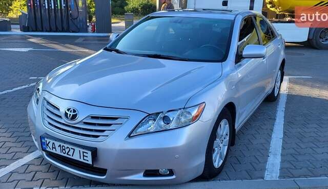 Серый Тойота Камри, объемом двигателя 2.36 л и пробегом 413 тыс. км за 8700 $, фото 1 на Automoto.ua