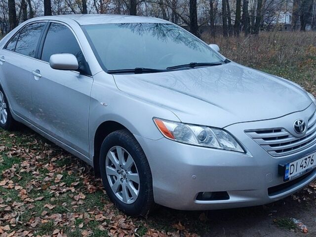 Серый Тойота Камри, объемом двигателя 2.4 л и пробегом 258 тыс. км за 8000 $, фото 1 на Automoto.ua