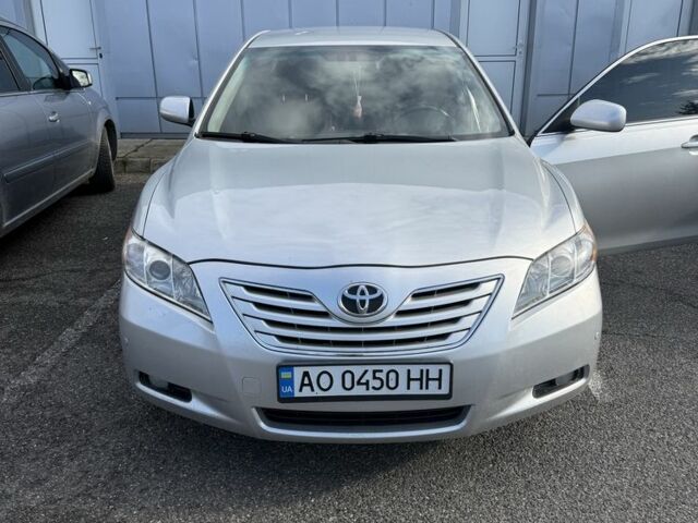 Серый Тойота Камри, объемом двигателя 2.4 л и пробегом 248 тыс. км за 7250 $, фото 1 на Automoto.ua