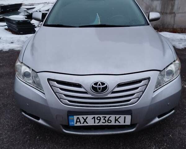 Серый Тойота Камри, объемом двигателя 2.36 л и пробегом 270 тыс. км за 8000 $, фото 1 на Automoto.ua