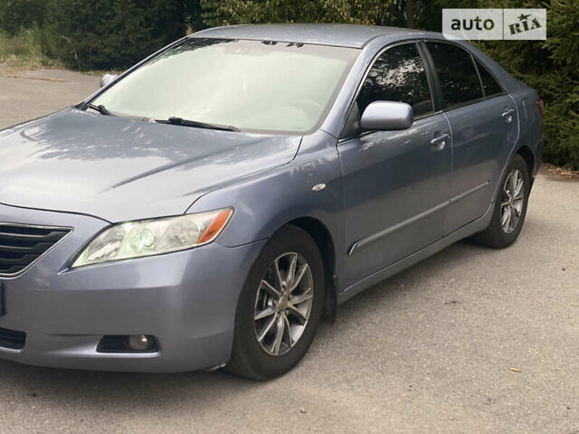 Серый Тойота Камри, объемом двигателя 2.36 л и пробегом 230 тыс. км за 7250 $, фото 1 на Automoto.ua