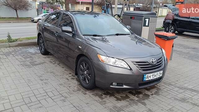 Сірий Тойота Камрі, об'ємом двигуна 2.4 л та пробігом 297 тис. км за 9150 $, фото 1 на Automoto.ua