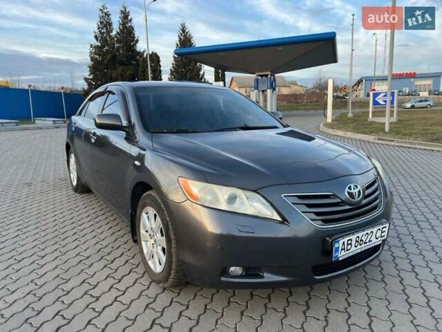 Серый Тойота Камри, объемом двигателя 3.5 л и пробегом 170 тыс. км за 9100 $, фото 1 на Automoto.ua