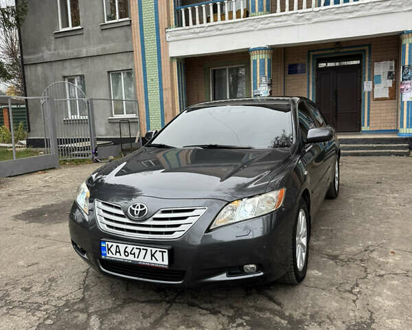 Сірий Тойота Камрі, об'ємом двигуна 3.5 л та пробігом 260 тис. км за 9400 $, фото 1 на Automoto.ua