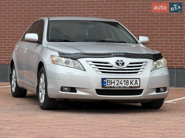 Серый Тойота Камри, объемом двигателя 3.5 л и пробегом 223 тыс. км за 8300 $, фото 1 на Automoto.ua