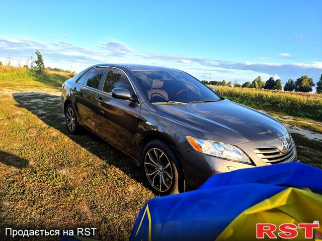 Серый Тойота Камри, объемом двигателя 3.5 л и пробегом 190 тыс. км за 10500 $, фото 1 на Automoto.ua