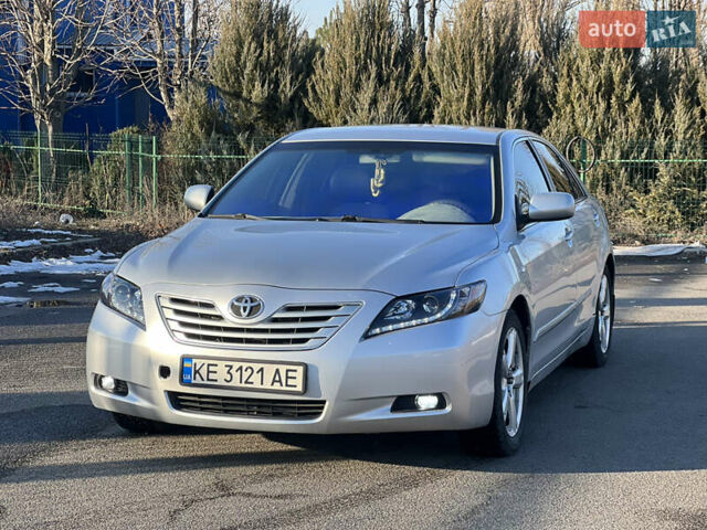 Серый Тойота Камри, объемом двигателя 2.4 л и пробегом 290 тыс. км за 8500 $, фото 1 на Automoto.ua