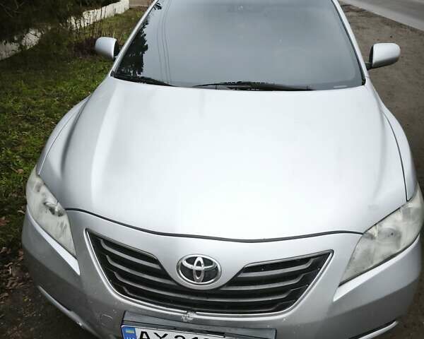 Серый Тойота Камри, объемом двигателя 3.5 л и пробегом 303 тыс. км за 7300 $, фото 1 на Automoto.ua