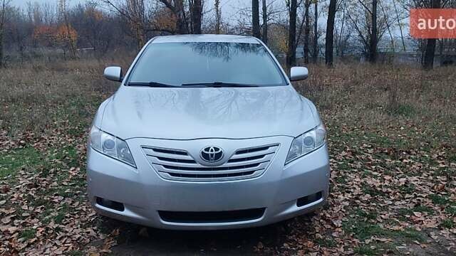 Серый Тойота Камри, объемом двигателя 2.4 л и пробегом 260 тыс. км за 7900 $, фото 1 на Automoto.ua