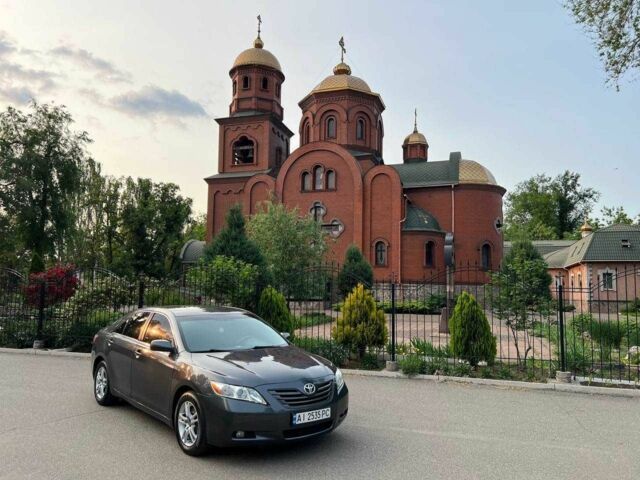 Серый Тойота Камри, объемом двигателя 2.4 л и пробегом 256 тыс. км за 7999 $, фото 1 на Automoto.ua