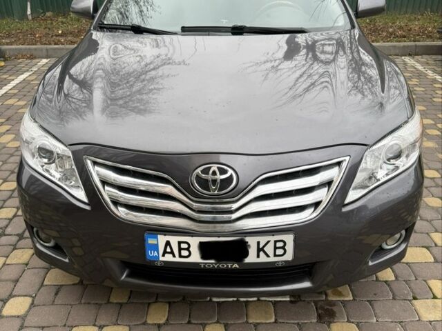 Сірий Тойота Камрі, об'ємом двигуна 2.4 л та пробігом 326 тис. км за 7500 $, фото 1 на Automoto.ua