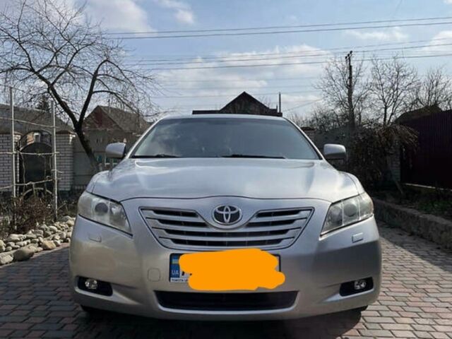 Серый Тойота Камри, объемом двигателя 2.4 л и пробегом 238 тыс. км за 7500 $, фото 1 на Automoto.ua