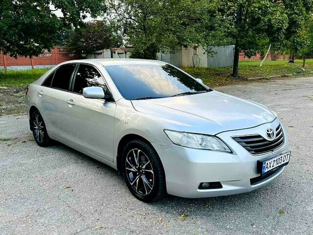 Серый Тойота Камри, объемом двигателя 3.5 л и пробегом 290 тыс. км за 6999 $, фото 1 на Automoto.ua