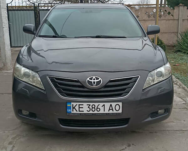 Серый Тойота Камри, объемом двигателя 2.36 л и пробегом 362 тыс. км за 8000 $, фото 1 на Automoto.ua